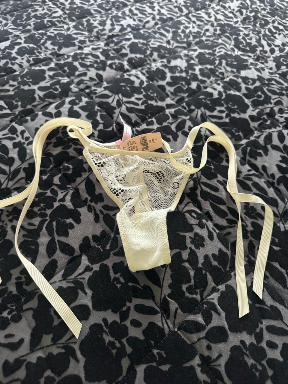 Victoria's Secret Pale Lemon Lace Tie-Side Thong NWT SZ S